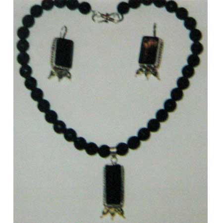 Black Onex Color Necklace Gender: Women