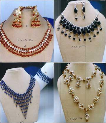 Necklace(Red & Clear Beads) / Necklace(Black Beads) / Necklace(Blue Beads) / Necklace(Mustard Beads)