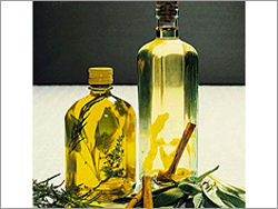 Liquid Menthol - Golden Yellow Volatile Oil | Distilled from Mint Plant, Characteristic Odour and Pleasant Taste