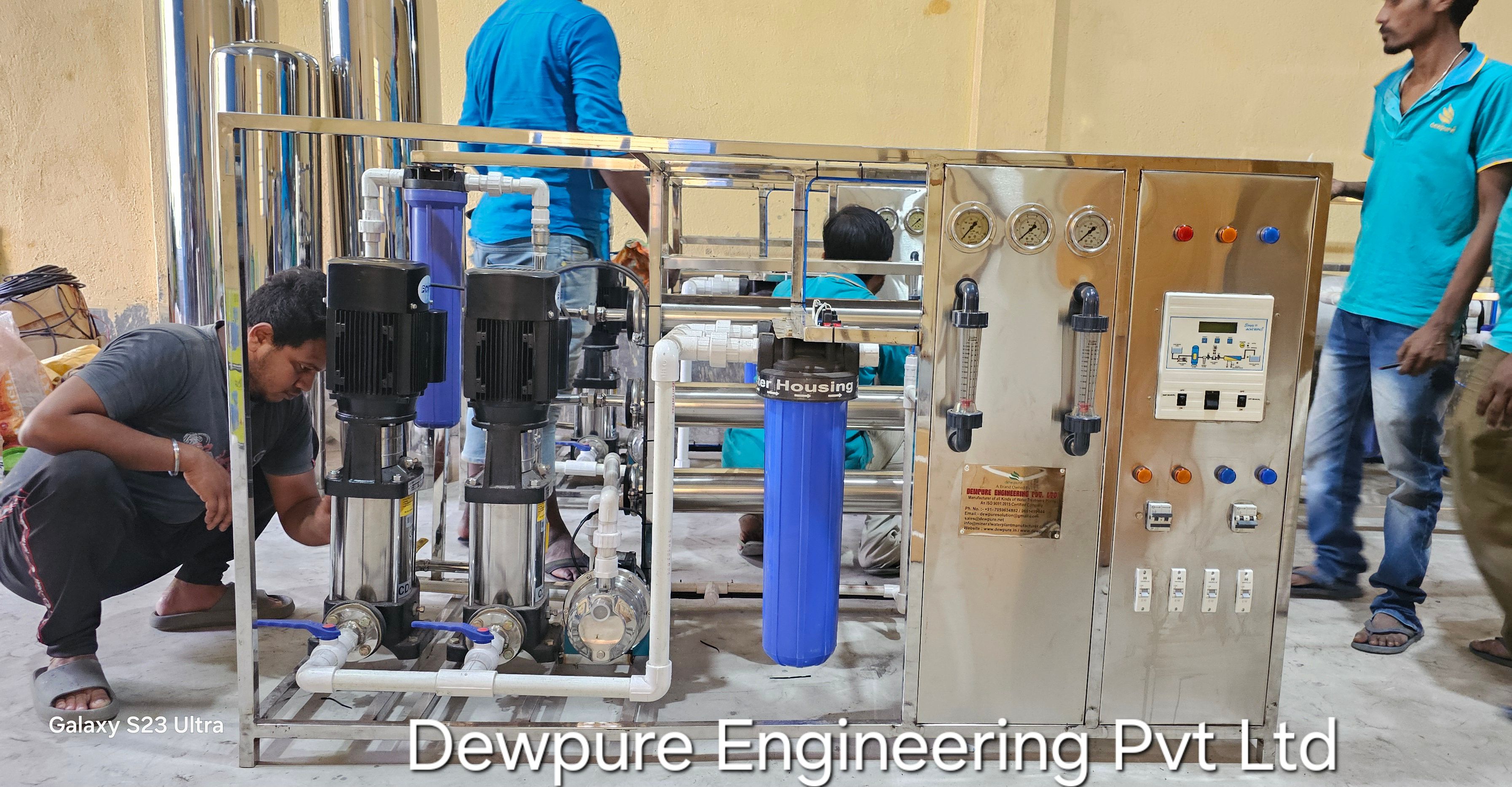 Reverse Osmosis Industrial Water Purifier For Industry, Water Storage Capacity: 2000 L