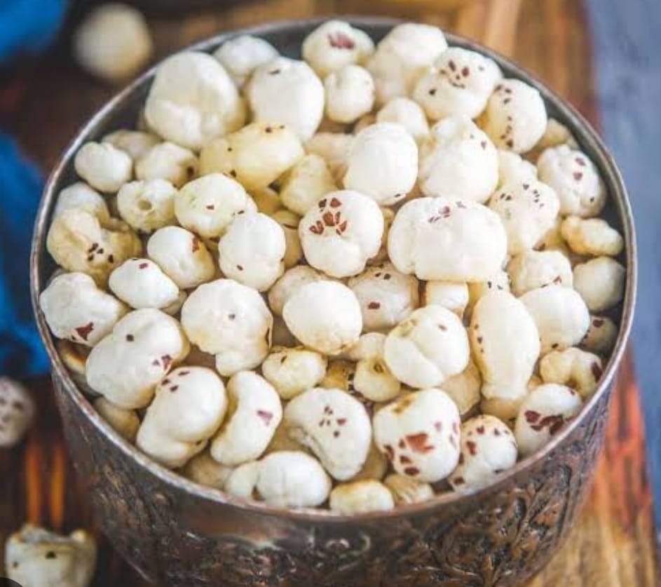 White Phool Makhana - Raw, Dried, White | Nutrient-Dense Snack, High in Fiber, Light and Crunchy Texture, Versatile Culinary Use
