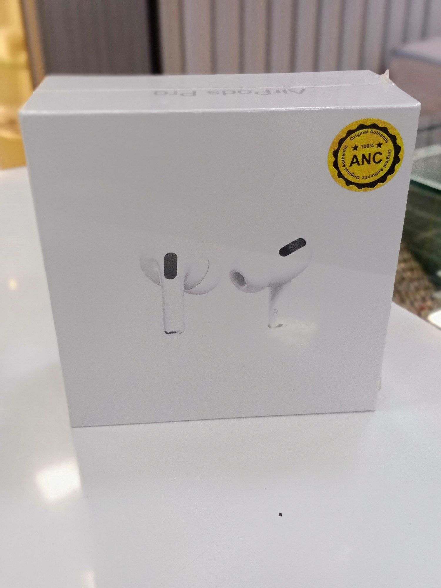 White Wireless Mobile Earpods