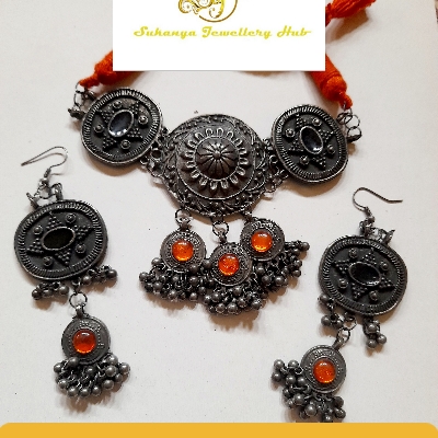 Black Necklace Set