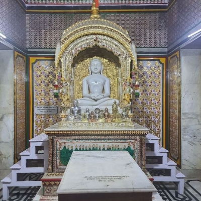Makrana Vedi Digambar Jain Statue