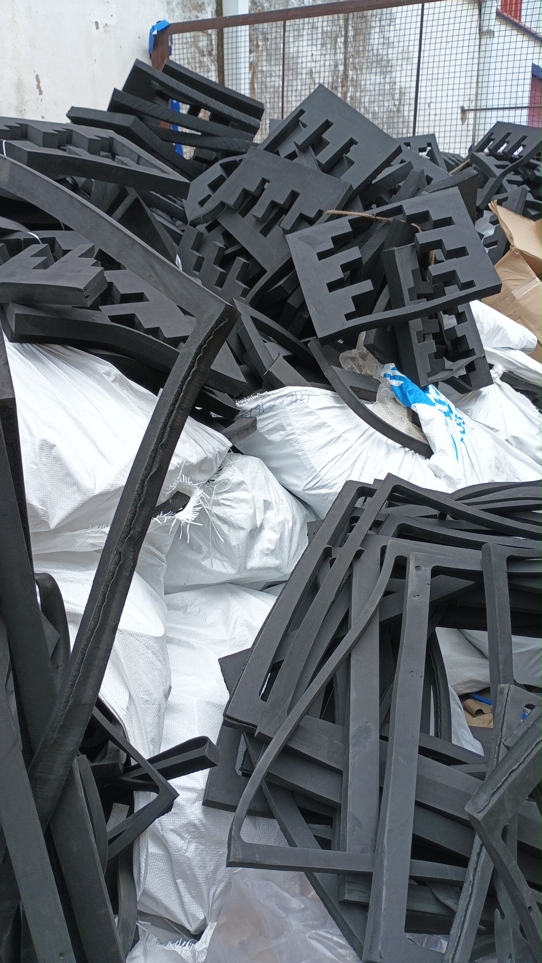 Eva Die Cutting Foam Scrap - Recyclable EVA Foam, Density 0.03-0.25 g/m3, Black, Die-Cut Scrap, Water Resistant, Chemically Stable