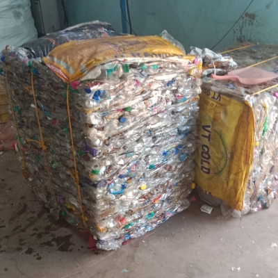 Pet bottle bailed scrap