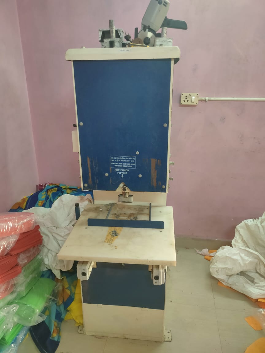 Non woven bags D-cut punching machine
