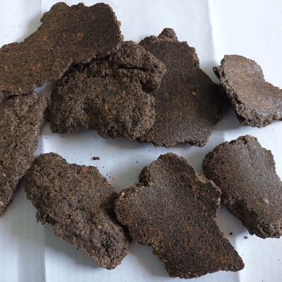 Black Caster Cake - Organic Oilseed Residue Powder, Dark Color, High Nitrogen, Fat 5-8%, Fiber 15-20%