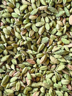 Green Cardamom - Whole Pods, Green Color, 8-12% Moisture, 3-7% Essential Oil | Uniform Size, Pungent Notes, Long Lasting, Organic Source, Moisture Free, Vibrant Color, Flavorful Seeds, High Purity