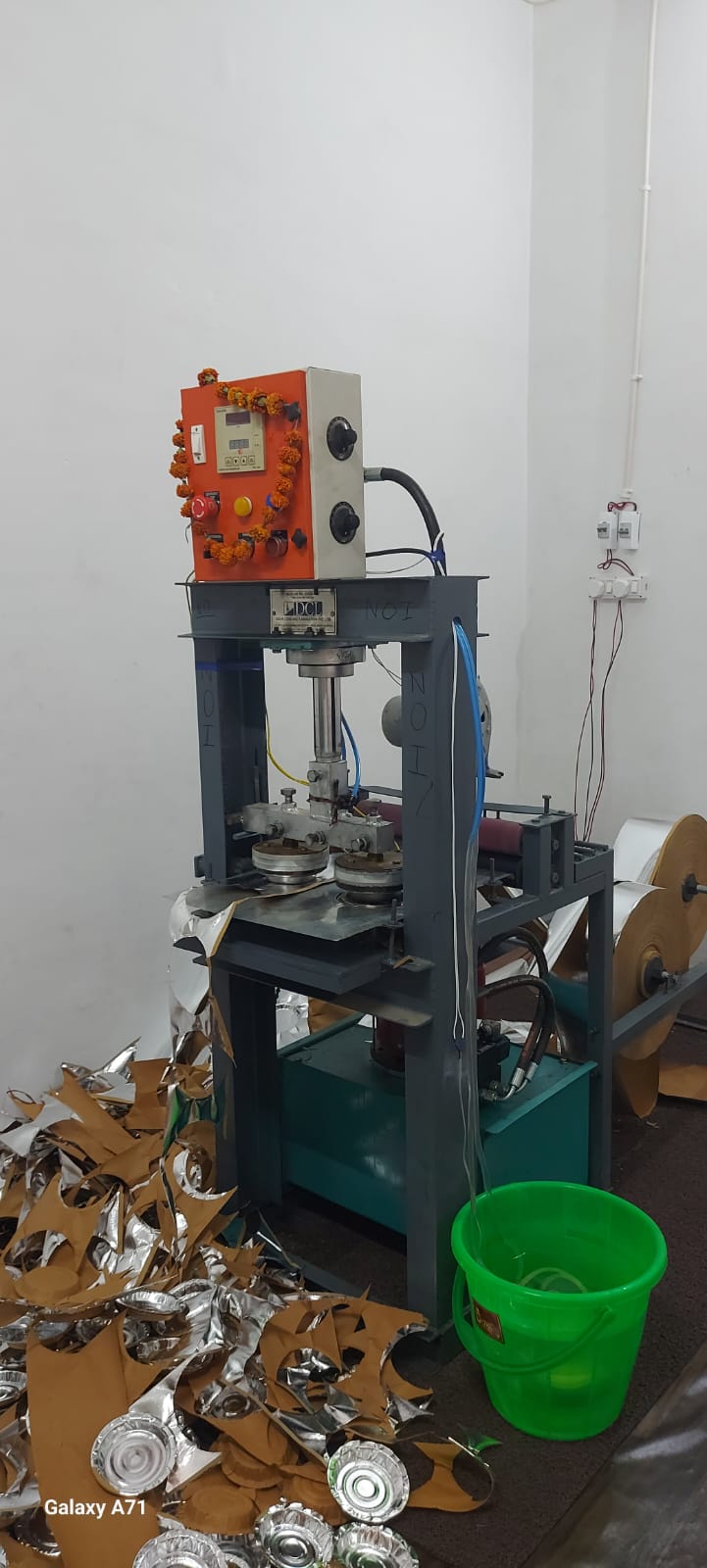 DONA MAKING/PAPER PLATES MACHINE DOUBLE DYE HYDROLIC