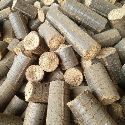 Low Moisture Biomass Briquettes