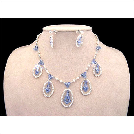 Cute Freshwater Pearl Bridal Necklace Gender: Women