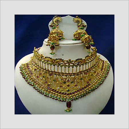 Elegant Look Traditional Gold Necklace Set