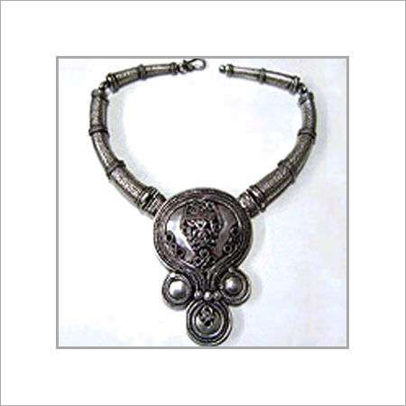 Elegant Look Silver Antique Necklace