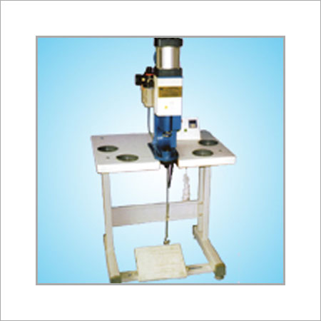 White Compact Design Button Attaching Machine