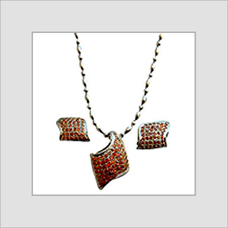 Silver Jewelery Pendent Set Gender: Women