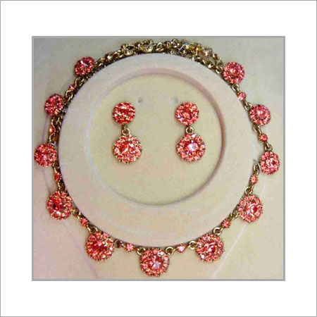 Pink Color Beautiful Necklace Gender: Women