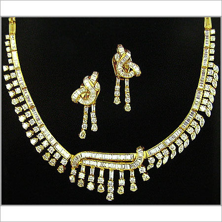 Exquisite Diamond Necklace Set Excellent