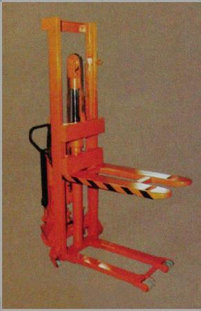 HYDRAULIC PALLET STACKER