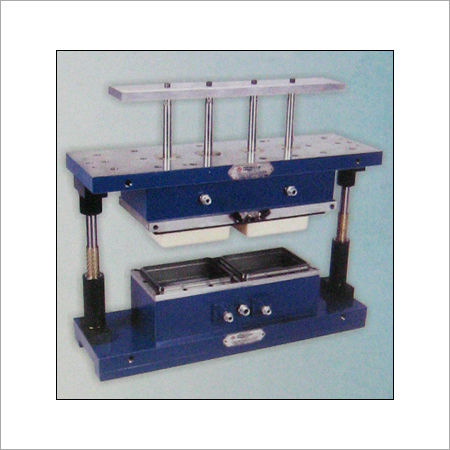 PLASTIC INJECTION MOULD