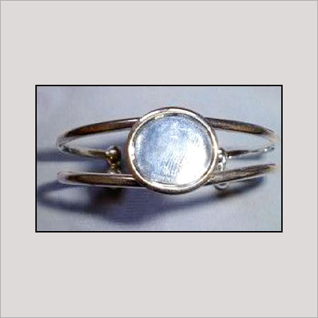 Designer Fashion Ring For Womens  Size: Various Sizes Are Available