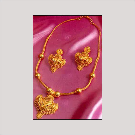 GOLD NECKLACE SET