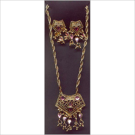 Fancy Kundan Pendant Set Gender: Women