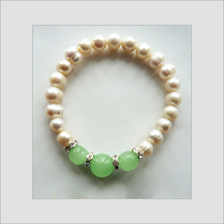 Lustrous Shine Pearl Bracelet Gender: Female