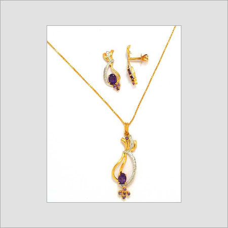 Diamond Pendant Set With Gold Chain