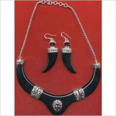 Handcrafted Sterling Silver Necklace Set Gender: Women