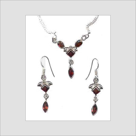 Silver Garnet Cut Stone With Chain And Earring Size: Various Sizes Are Available