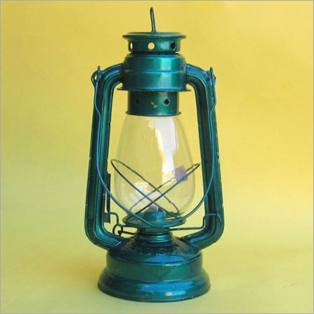 Kerosene Lantern - High-Quality Metal with Adjustable Wick | Ideal for Emergency Power Failures, Portable Design, Strong Glass Globe Support