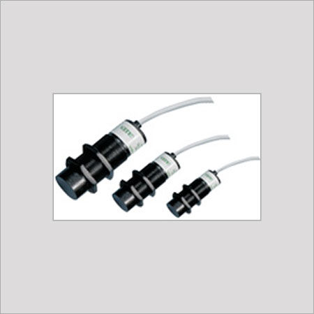 Capacitive AC proximity sensor