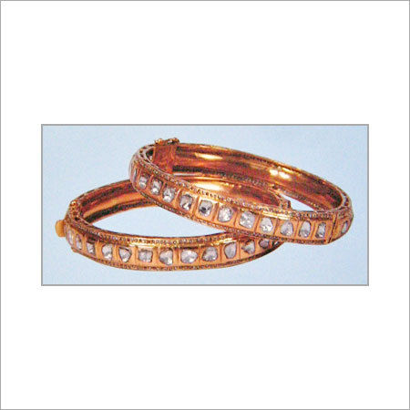 GOLD BANGLES WITH STUDDED DIAMOND