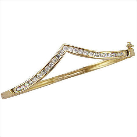 GOLD CHANNEL BANGLE