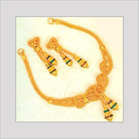 Varios Colors Are Available Womens Designer Gold Necklaces