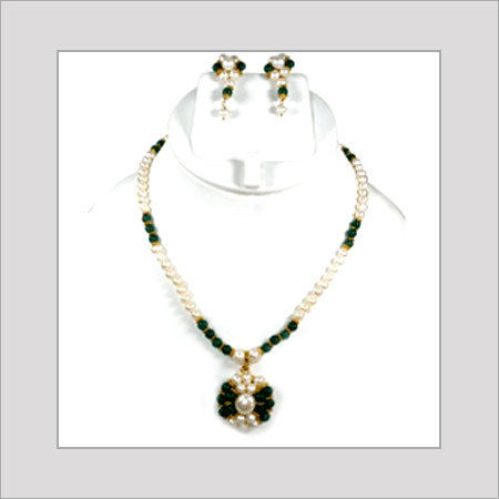 Womens Designer Pearl Necklaces