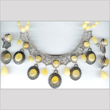 Yellow Quartz Necklace Set  Gender: Women