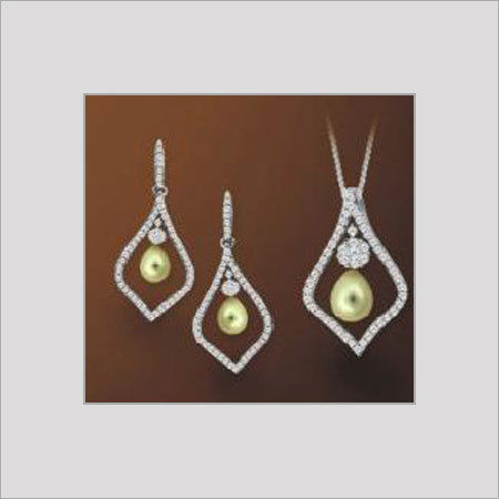 Designer Diamond Pendant Set  Excellent