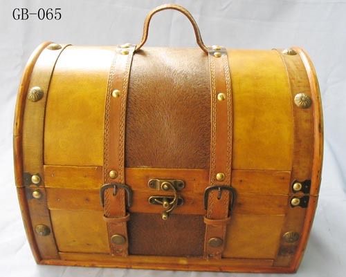 Handcrafted Antique Wooden Suitcase Size: As Per Demand