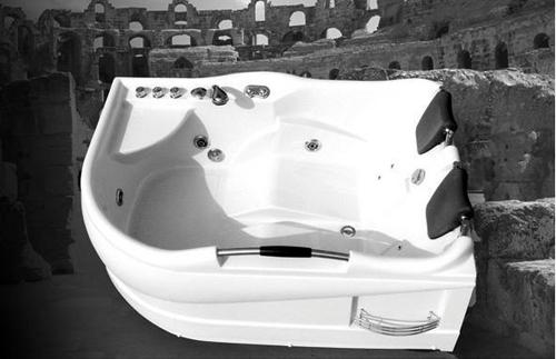 Designer White Massage Bathtub Size: 1700*1200*640Mm