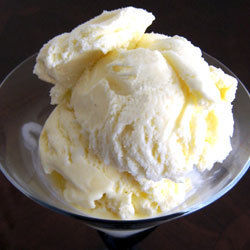 Vanilla Flavor Ice Cream - Classic Creamy Texture, Perfect Base for Desserts and Recipes