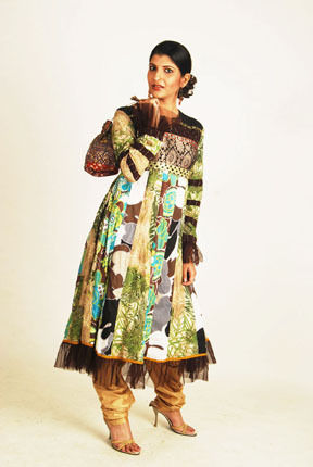 Jamawar Yolk With Bold Print Ladies Suits