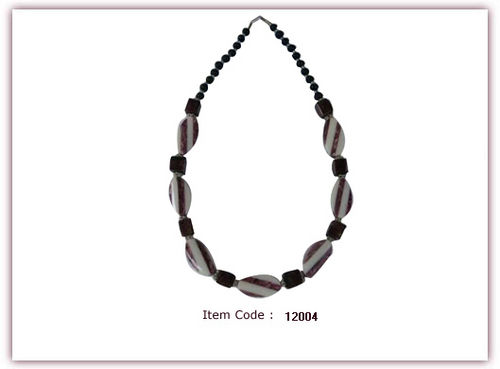 Black And White Fashionable Coloured Beaded Necklace