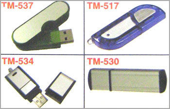  मेटल और प्लास्टिक बॉडी USB ड्राइव 