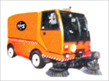 SELF PROPELLED ROAD SWEEPING MACHINE