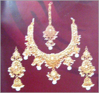 Gold Necklace Set - 18K Gold, Lightweight Design, Intricate Craftsmanship, Eye-Catching Shine