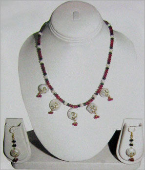 BEADED NECKLACE SET