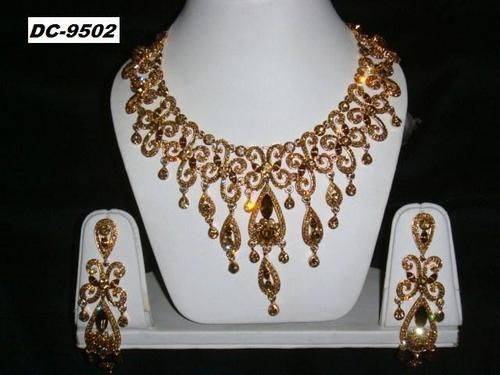 GOLD NECKLACE SET