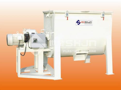 White Horizontal Plastic Heating Mixer